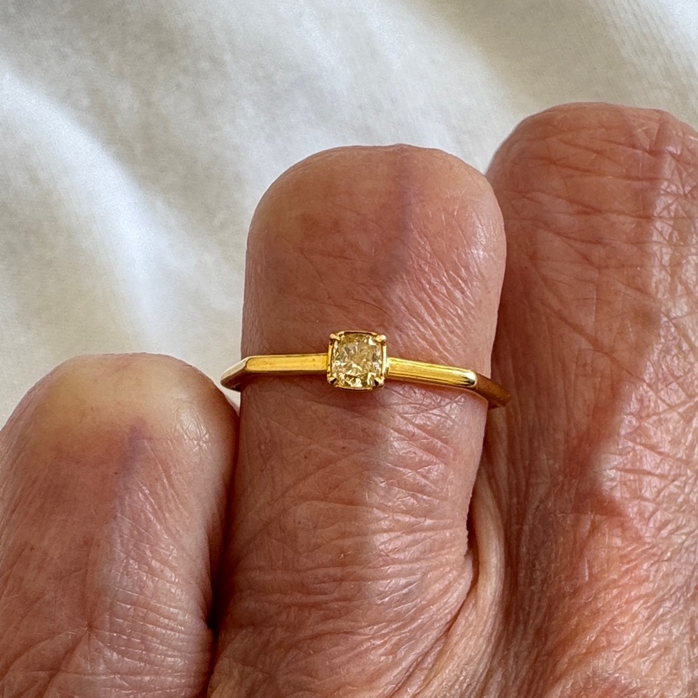 18 k yellow Gold Square-Cut Solitaire Ring, yellow diamond - Picture 3 of 8